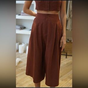 Le Kasha Abadan Linen Bermuda Pants, pleated linen cropped trousers